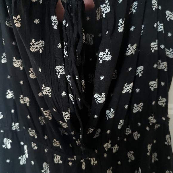 Jennifer black floral romper, off shoulder or on, big key hole in back - Picture 7 of 7